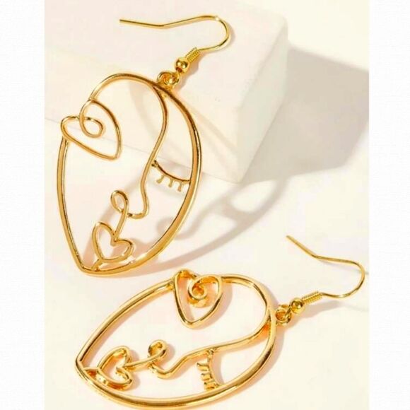 Women's Face Shaped Earrings in Yellow Gold Overlay NWOT - Picture 1 of 7